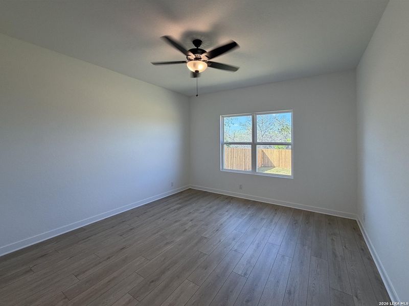Spacious, unfurnished interior of a new home in Nopal Valley, San Antonio (Image 14).