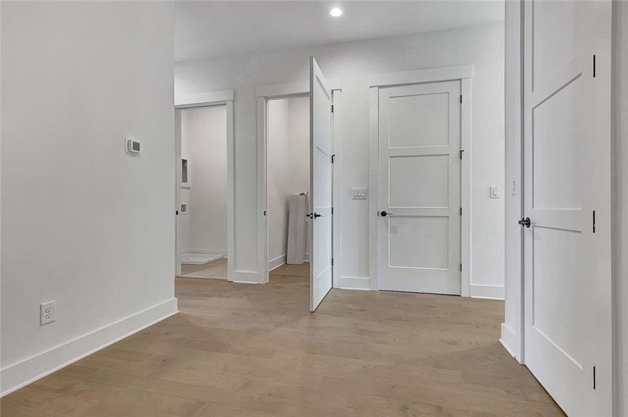 Spacious, unfurnished interior of a new home in Trilith, Fayetteville (Image 24).