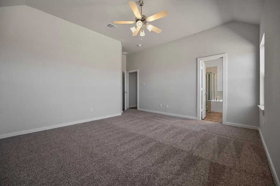 Spacious, unfurnished interior of a new home in Sunterra, Katy (Image 15).