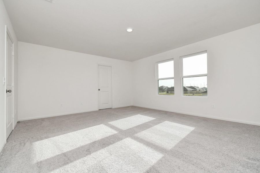 Spacious, unfurnished interior of a new home in Sunterra, Katy (Image 27).