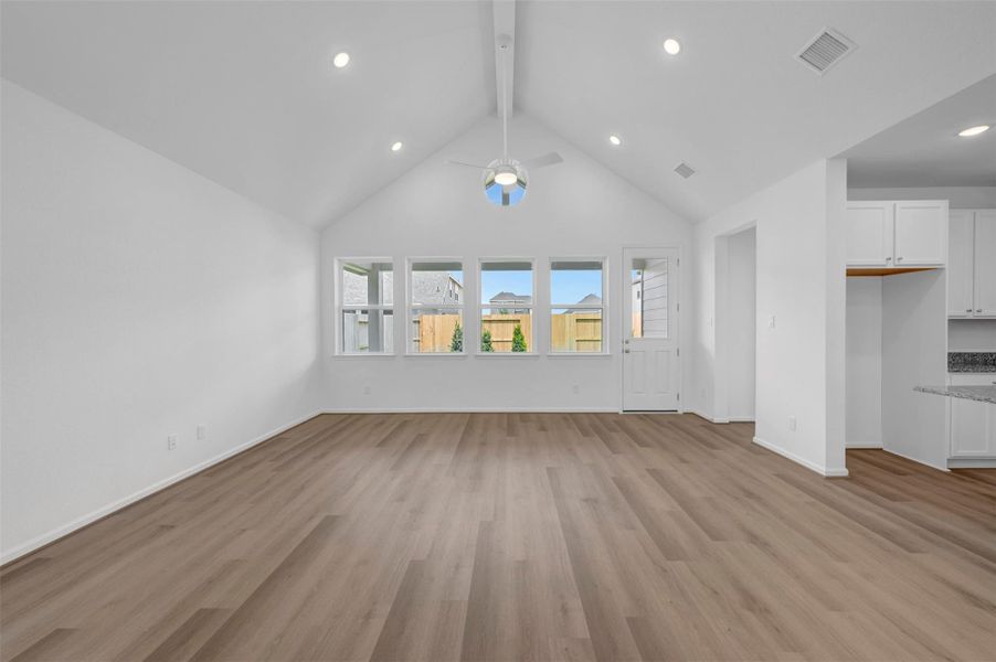 Impressive great room with vaulted ceilings Impressive great room with vaulted ceilings