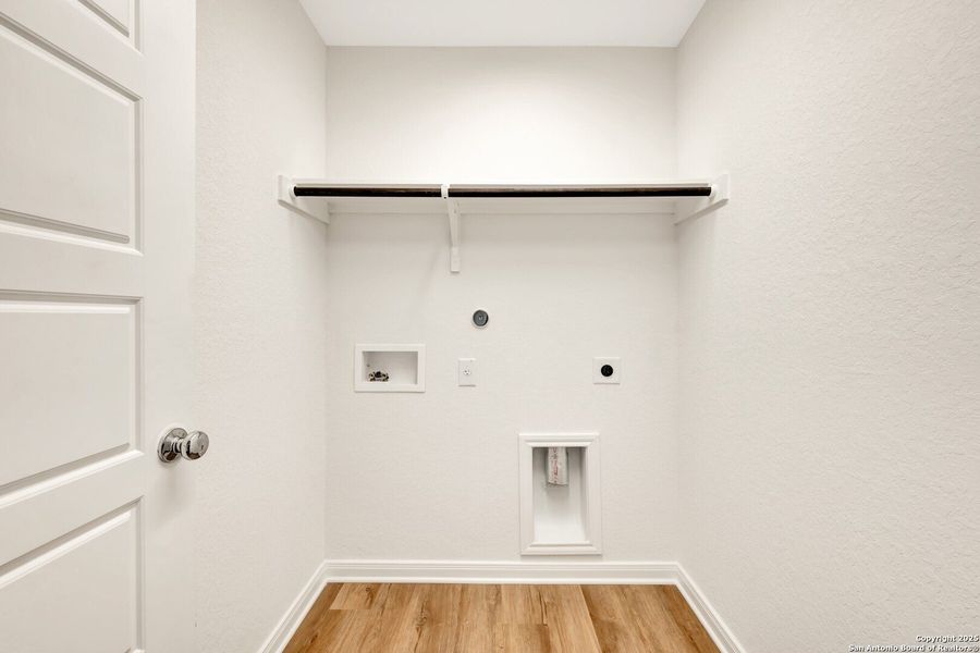 Spacious, unfurnished interior of a new home in Greenspoint Heights, Seguin (Image 35).