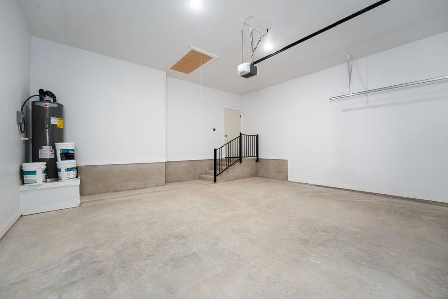 Spacious, unfurnished interior of a new home in , Bastrop (Image 28).