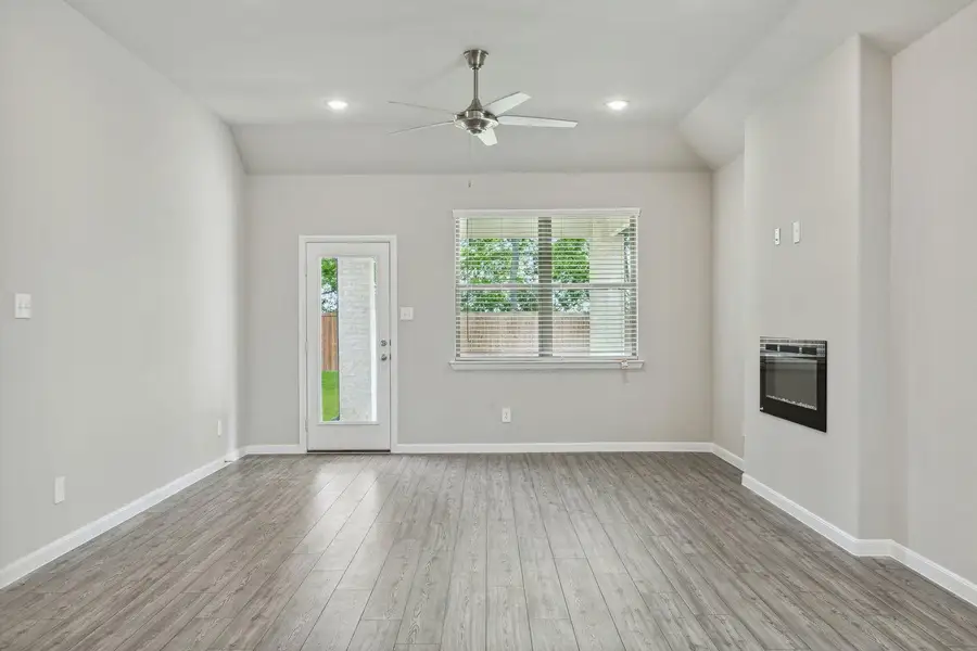 Spacious, unfurnished interior of a new home in Prairie Winds, Hutto (Image 7).