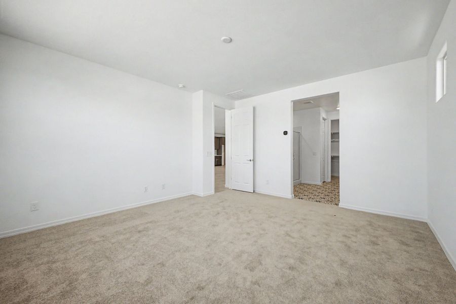 Spacious, unfurnished interior of a new home in Las Ventanas, Goodyear (Image 14).