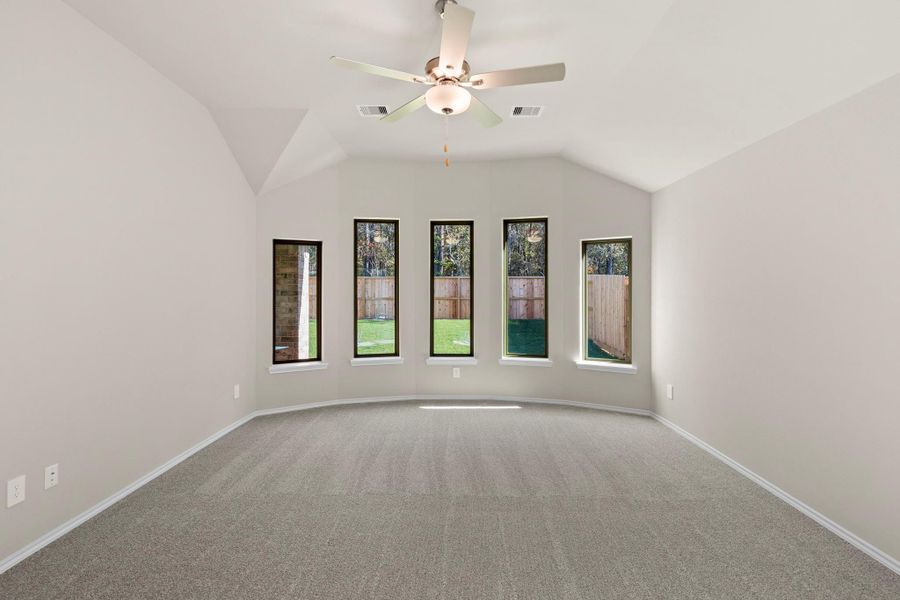 Spacious, unfurnished interior of a new home in The Highlands 45', Porter (Image 25).