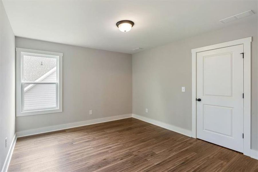 Spacious, unfurnished interior of a new home in , Emerson (Image 31).