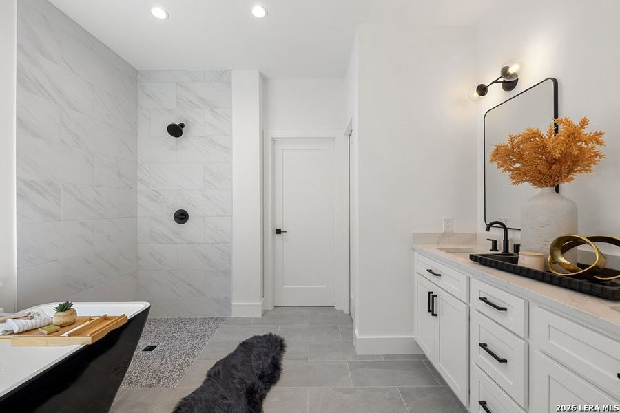 Furnished interior view inside a new home in , Blanco (Image 26).