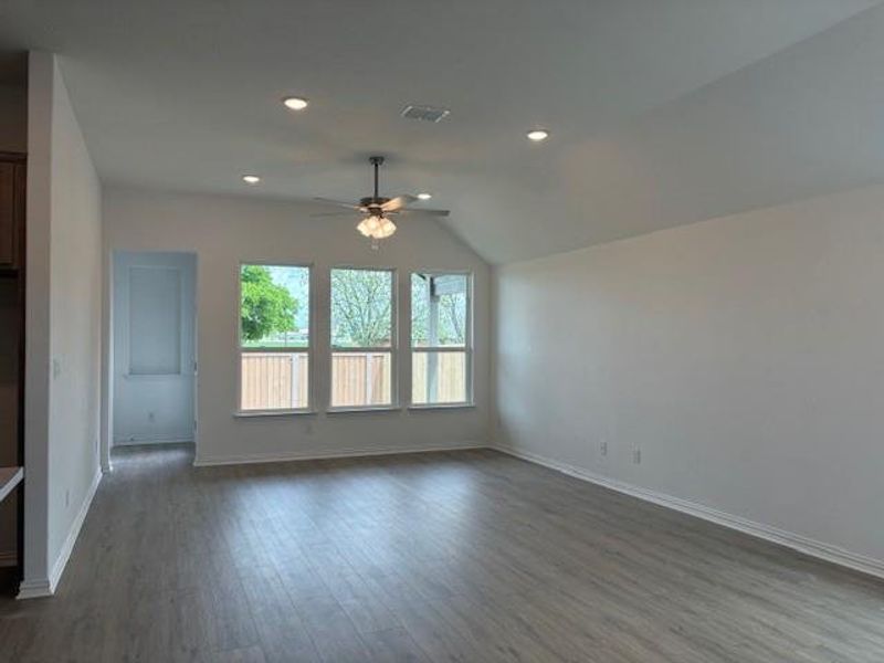 Spacious, unfurnished interior of a new home in Spring Creek, Taylor (Image 10).