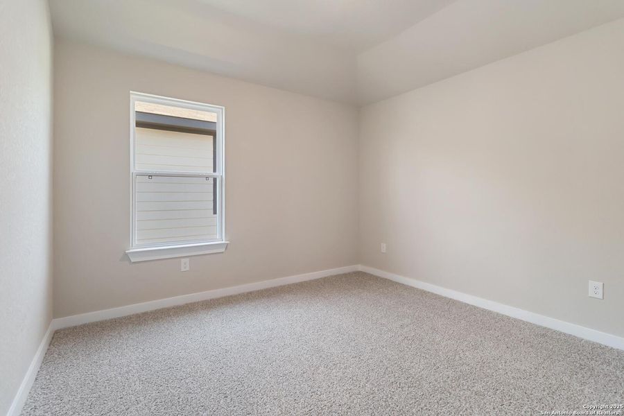 Spacious, unfurnished interior of a new home in Timber Creek, San Antonio (Image 19).