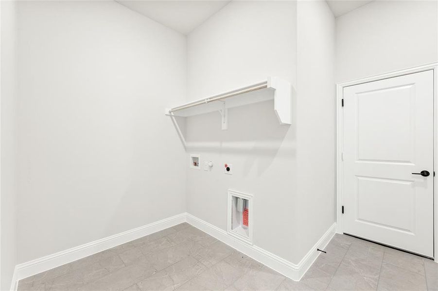 Spacious, unfurnished interior of a new home in Sutton Fields, Celina (Image 23).