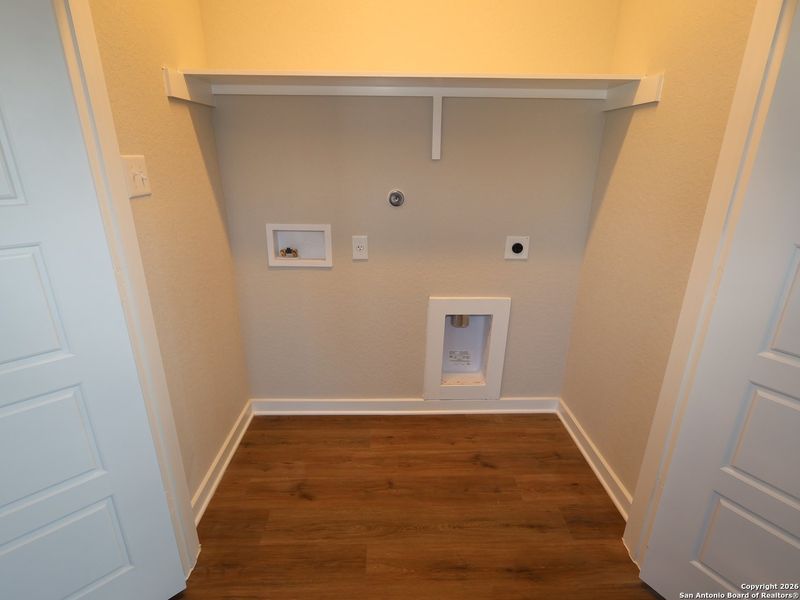 Spacious, unfurnished interior of a new home in Winding Brook, San Antonio (Image 18).