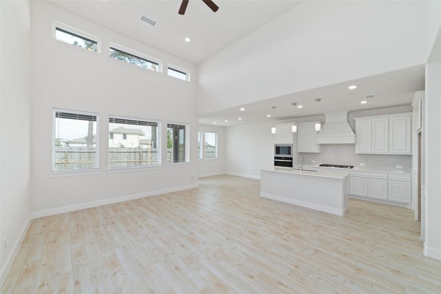 Spacious, unfurnished interior of a new home in , Tomball (Image 29). Spacious, unfurnished interior of a new home in , Tomball (Image 29).