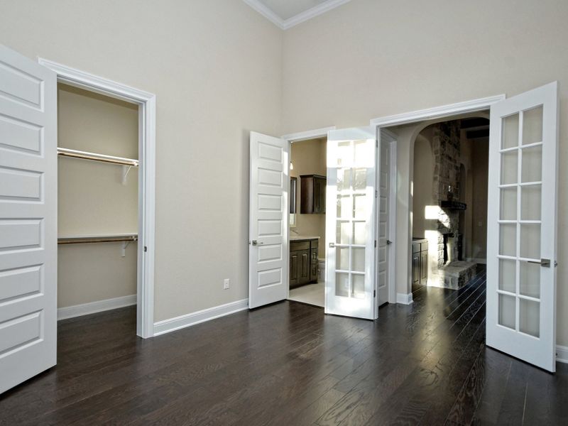 Representative unfurnished interior of a home built from the Santa Barbara II by Giddens Homes in Scofield Farms Estates, Georgetown (Image 133).