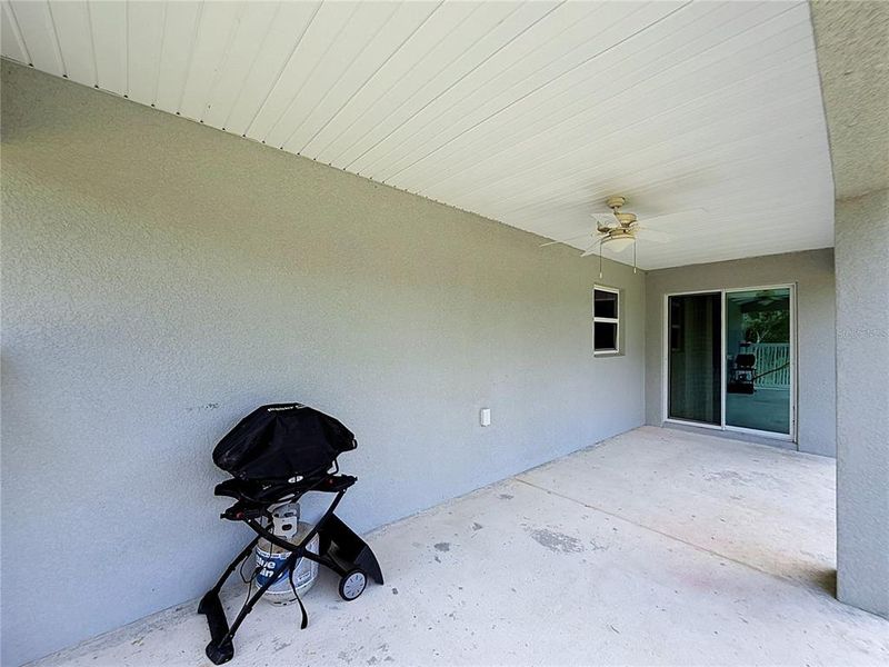 Exterior details and patio area of a home in , Dunnellon (Image 29).