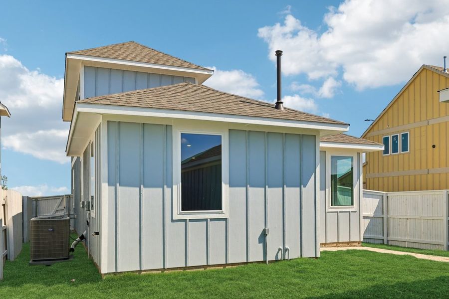 Exterior details and patio area of a home in Harvest Ridge, Elgin (Image 4).