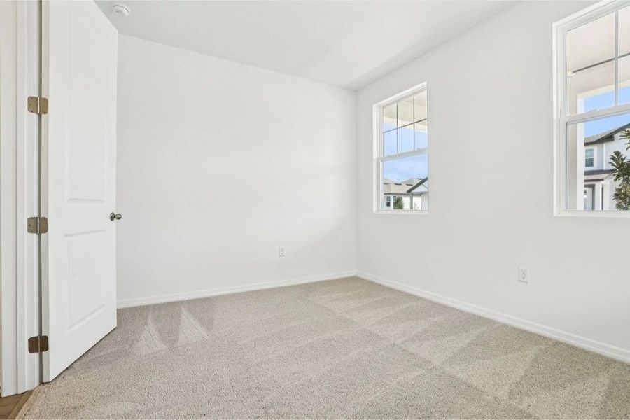 Spacious, unfurnished interior of a new home in Ardisia Park, New Smyrna Beach (Image 17).