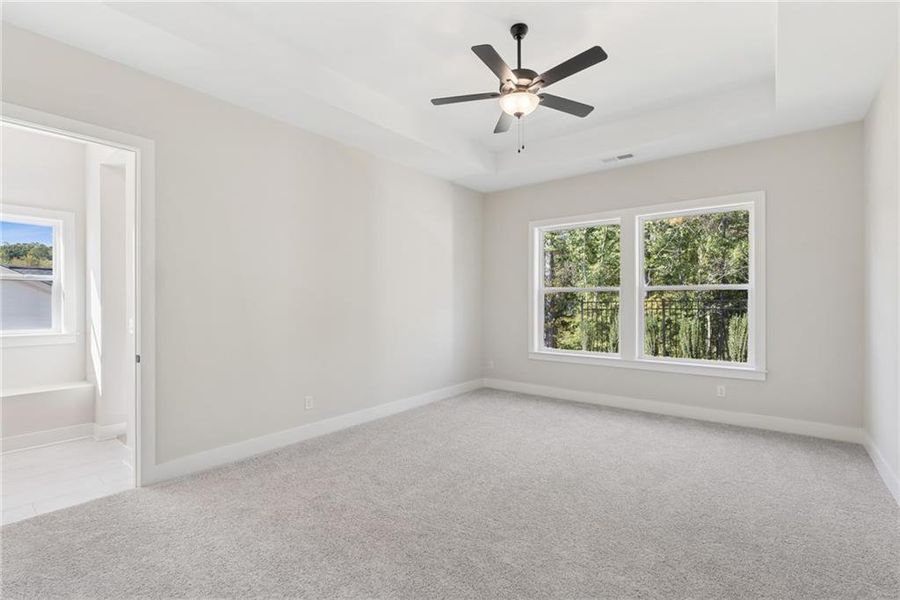 Spacious, unfurnished interior of a new home in Old Mill Preserve, Dallas (Image 13).