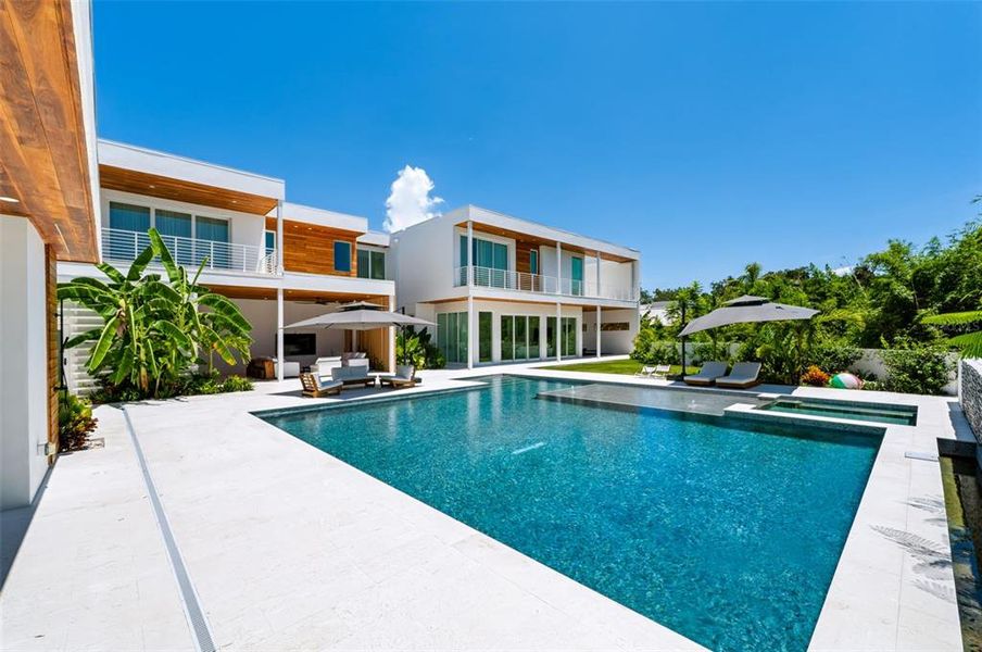Exterior details and patio area of a home in , Sarasota (Image 31).