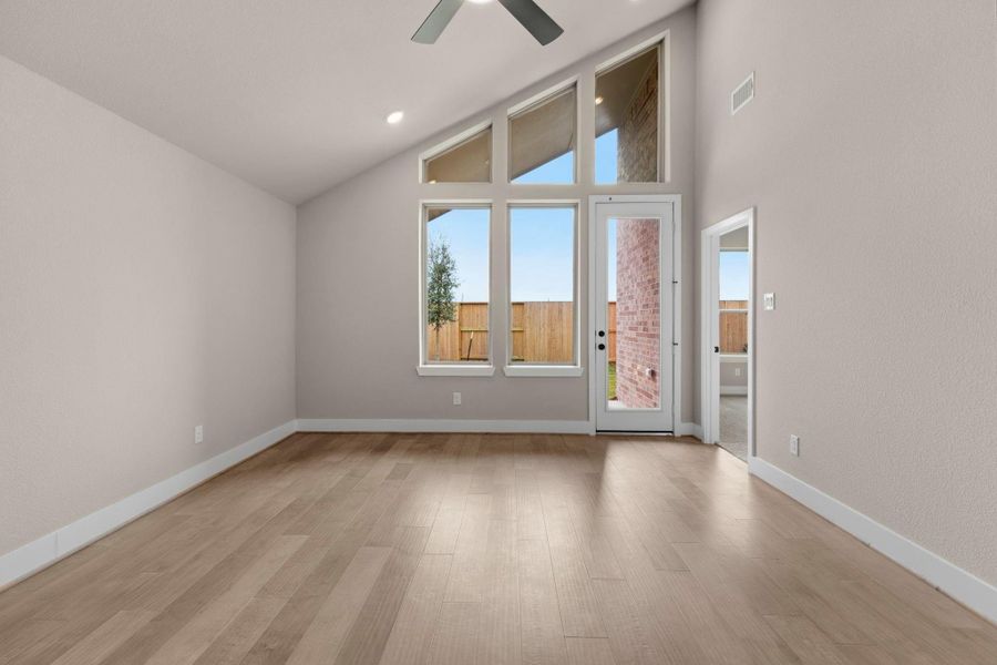 Spacious, unfurnished interior of a new home in Meridiana 40', 65', Iowa Colony (Image 26). Spacious, unfurnished interior of a new home in Meridiana 40', 65', Iowa Colony (Image 26).