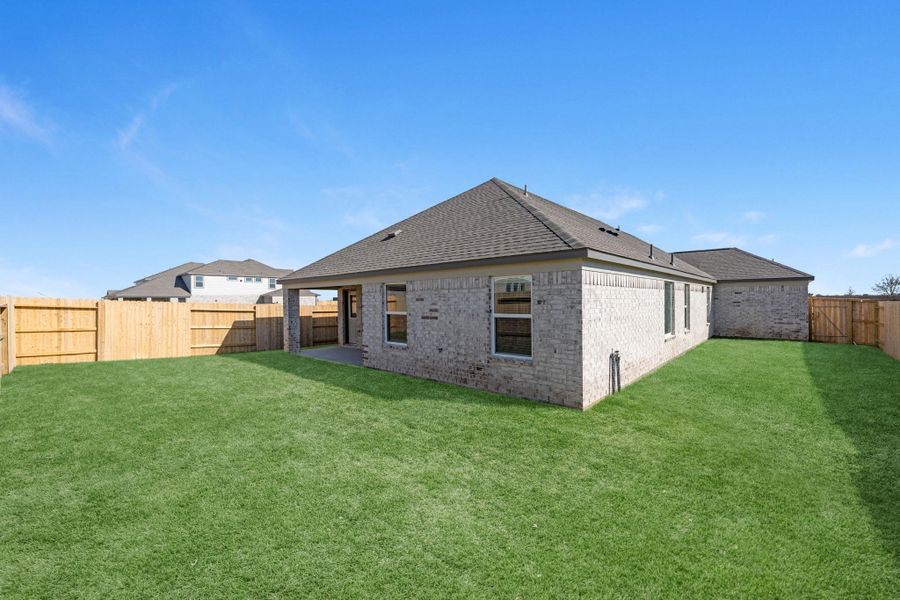 Exterior details and patio area of a home in Sunterra Lakes, Fulshear (Image 4).