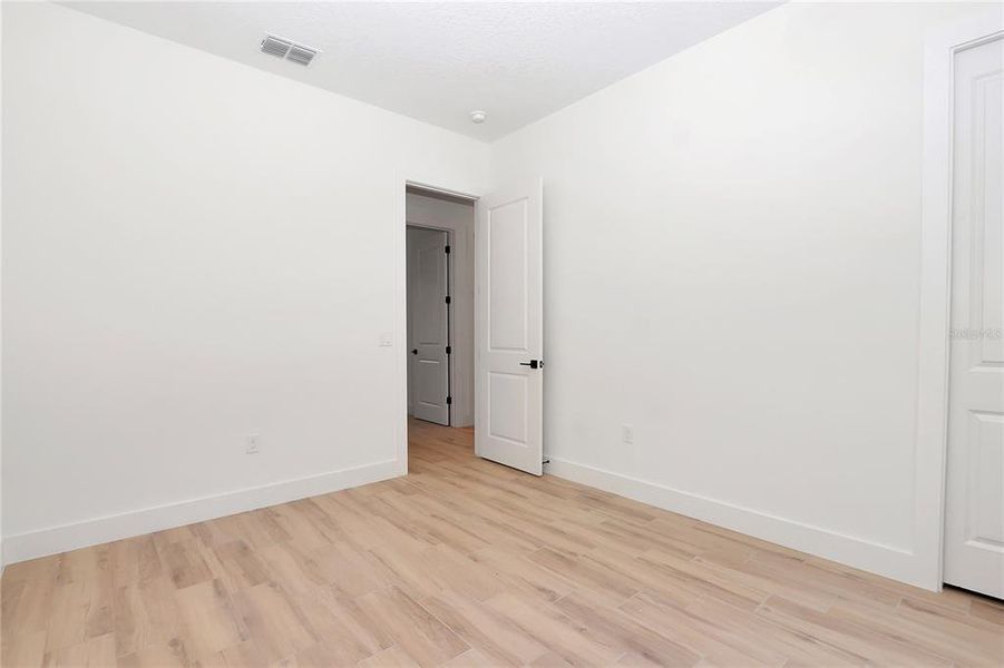 Spacious, unfurnished interior of a new home in , Ocala (Image 28).