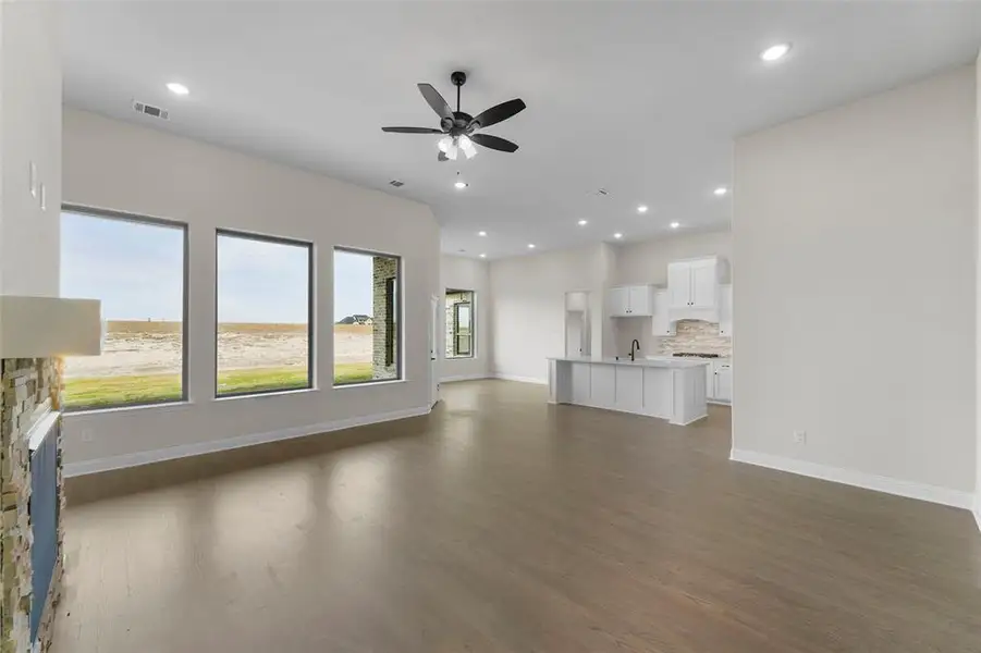 Spacious, unfurnished interior of a new home in , Waxahachie (Image 17).