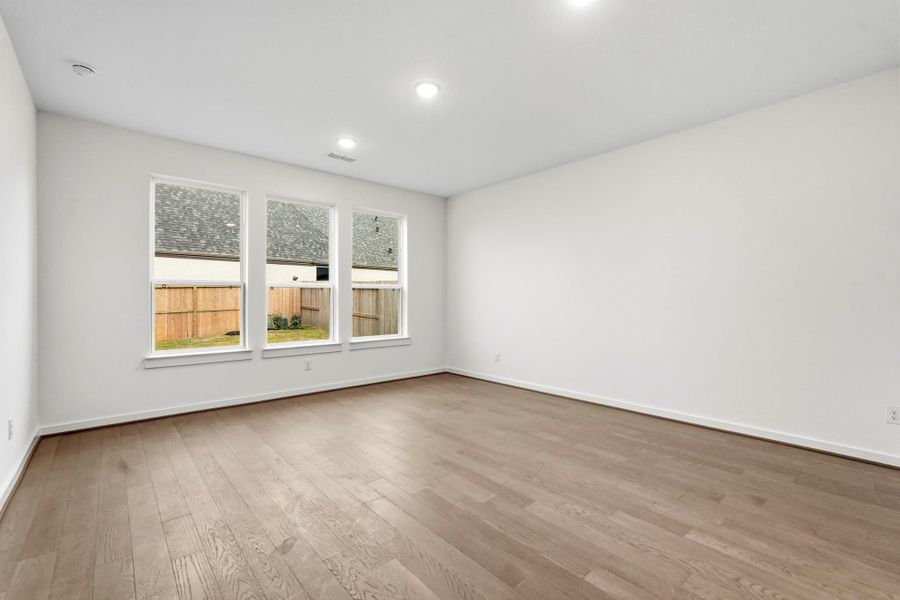 Spacious, unfurnished interior of a new home in Sienna 45', 50', Missouri City (Image 7).