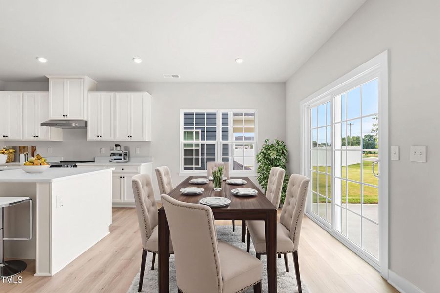 14_dsc07415 - dining room - standard - 1