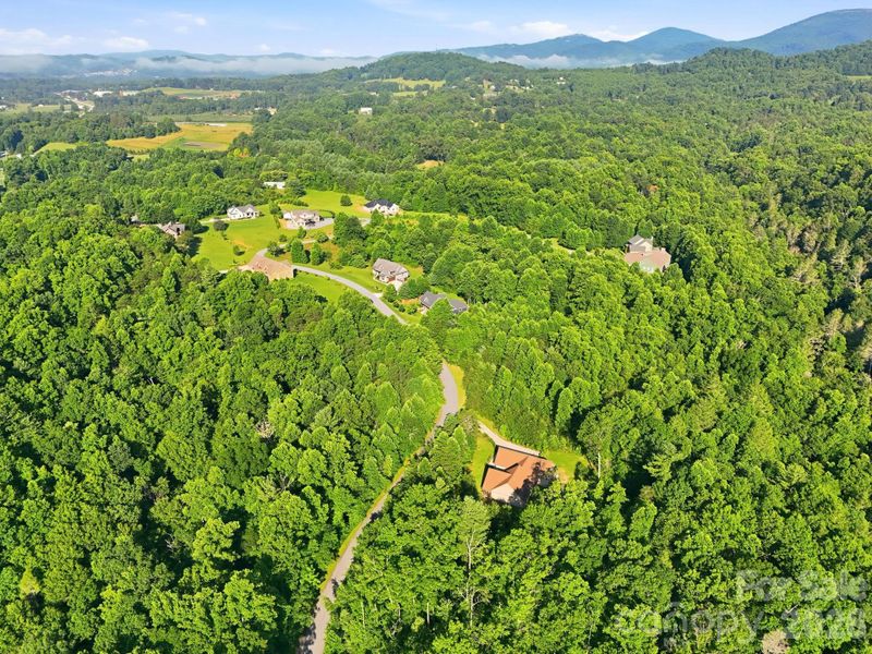 Natural landscape and outdoor views near in Hendersonville (Image 26). Natural landscape and outdoor views near in Hendersonville (Image 26).