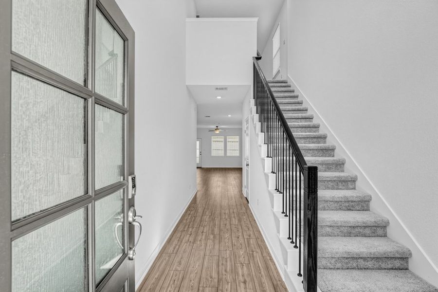Spacious, unfurnished interior of a new home in Sunfield, Buda (Image 32).