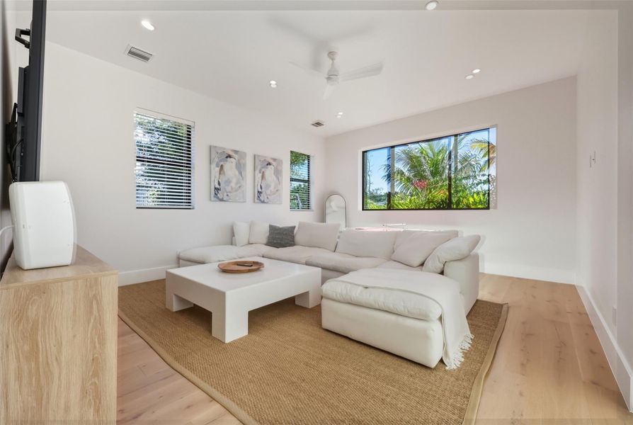 Rec/PlayRoom/Family Room Rec/PlayRoom/Family Room