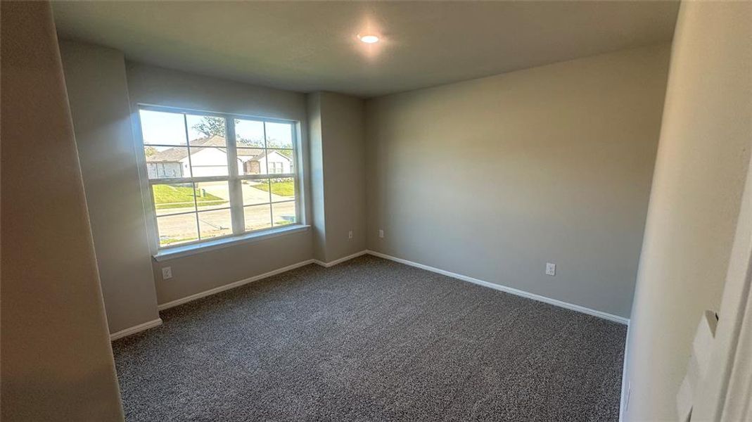 Spacious, unfurnished interior of a new home in Sandy Beach, Azle (Image 12).