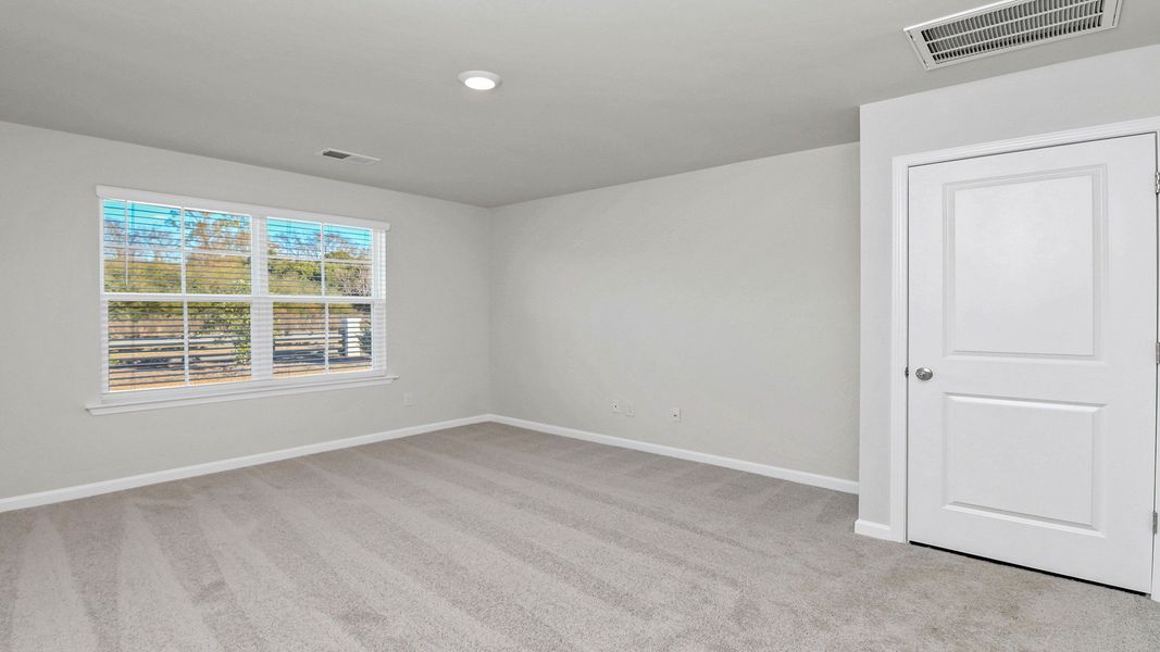 Spacious, unfurnished interior of a new home in Gates Village, Lugoff (Image 16).