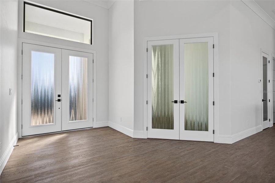 Spacious, unfurnished interior of a new home in , Port Charlotte (Image 17).