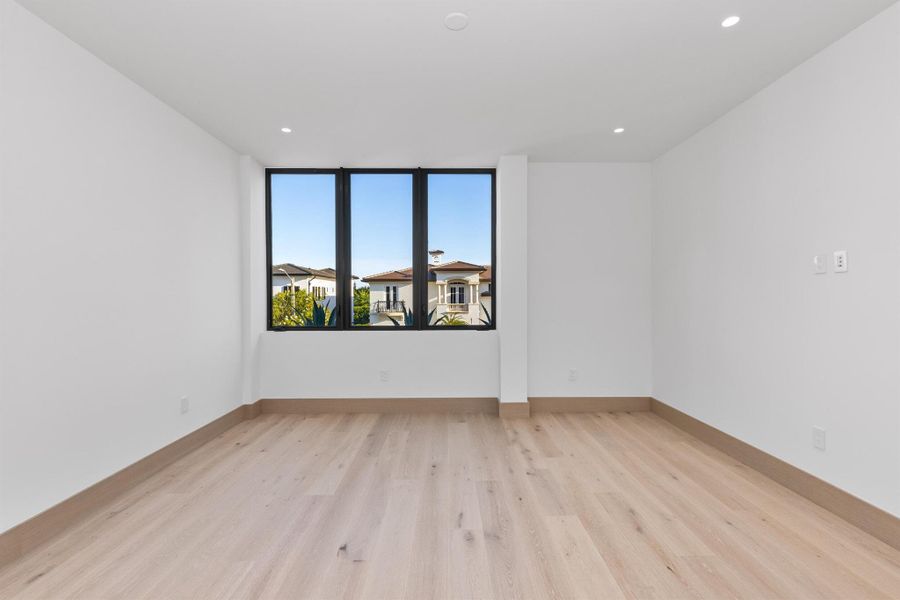 Spacious, unfurnished interior of a new home in , Boca Raton (Image 21). Spacious, unfurnished interior of a new home in , Boca Raton (Image 21).