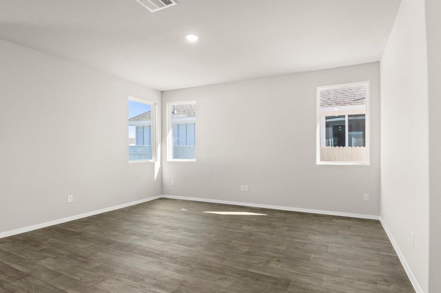 Spacious, unfurnished interior of a new home in Harvest Ridge, Elgin (Image 19).