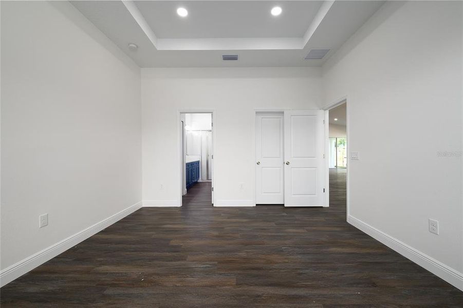 Spacious, unfurnished interior of a new home in , Orlando (Image 18).