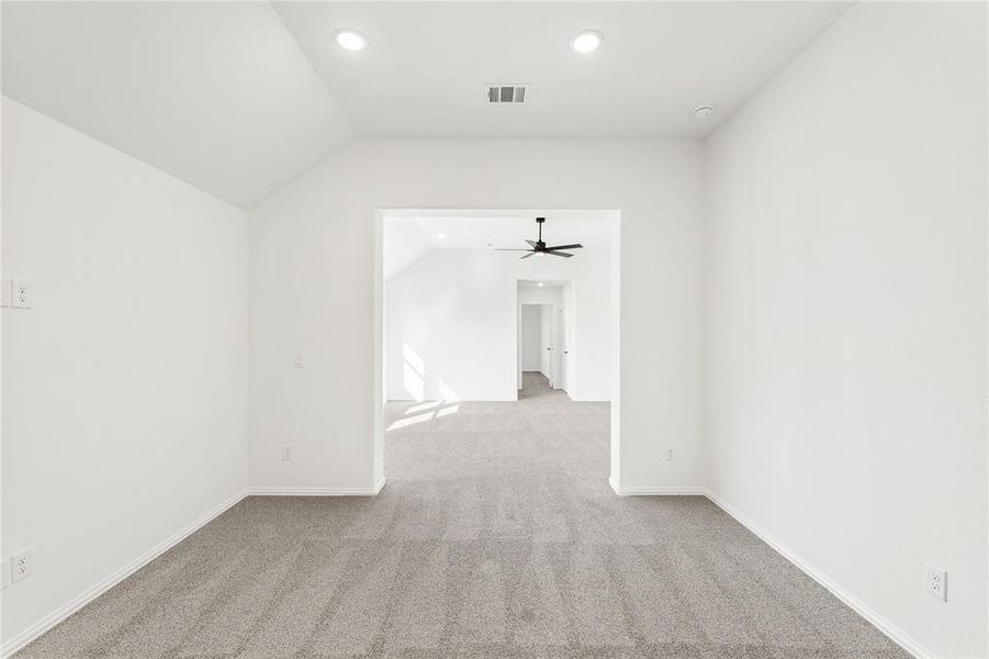 Spacious, unfurnished interior of a new home in Creekview Meadows, Pilot Point (Image 23).