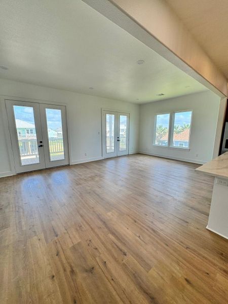 Spacious, unfurnished interior of a new home in , Freeport (Image 9).