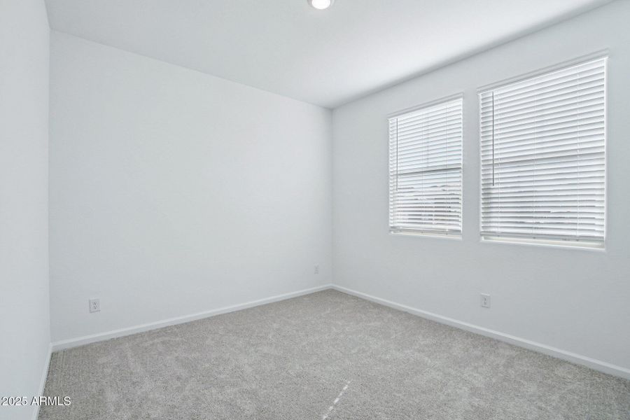 23-web-or-mls-W Tamarisk Ave-S1012-019