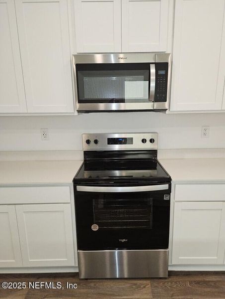 Close-up of interior finishes inside a home in Hansen Creek, Jacksonville (Image 21).