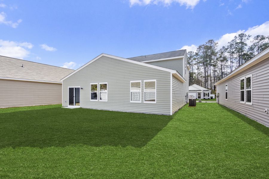 Representative exterior details of a home built from the Hubble by Starlight Homes in Andalusia, Loris (Image 4).