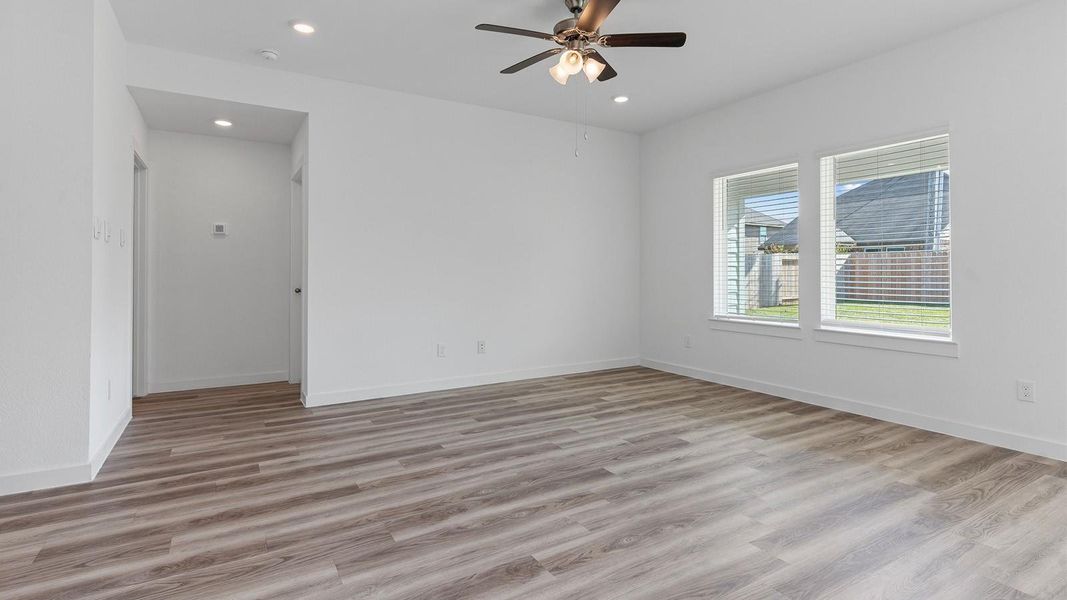 Spacious, unfurnished interior of a new home in Caldwell Crossing, Iowa Colony (Image 20). Spacious, unfurnished interior of a new home in Caldwell Crossing, Iowa Colony (Image 20).