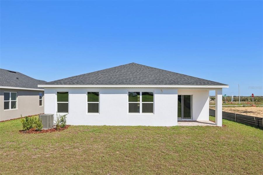 Exterior details and patio area of a home in Hamilton Bluff, Lake Hamilton (Image 17).