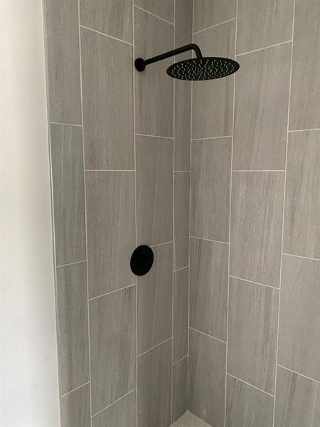 Close-up of interior finishes inside a home in , Lake Wales (Image 13).