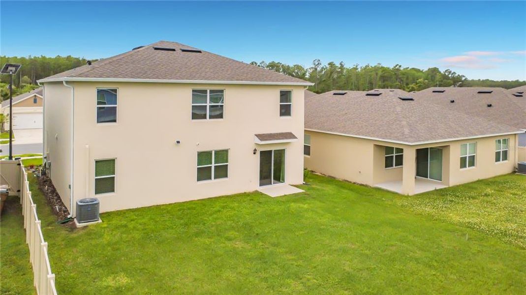 Exterior details and patio area of a home in Edgemont at Serenoa, Clermont (Image 26).