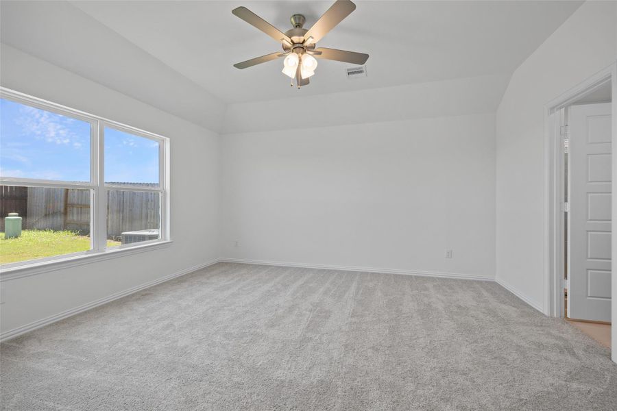 Spacious, unfurnished interior of a new home in Oakwood Estates, Waller (Image 34).