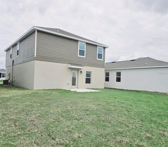 Exterior details and patio area of a home in Peace Creek Reserve, Winter Haven (Image 3).
