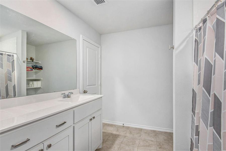 Furnished interior view inside a new home in , Fort Worth (Image 9).
